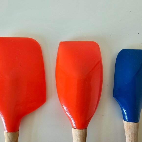 LE CREUSET Cerise Red Blueberry Revolution Large & Medium Spatula & Spoon - Picture 5 of 5